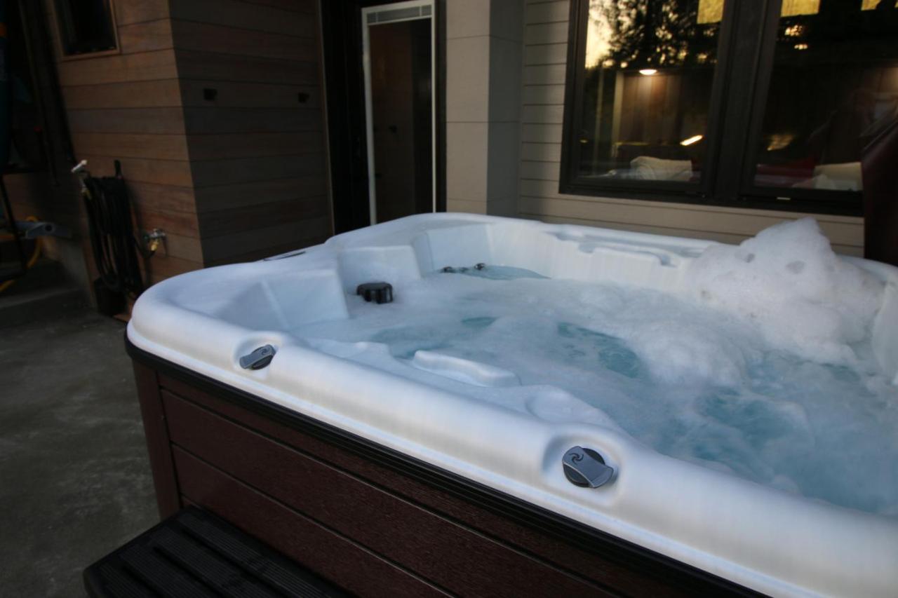 Luxe Lake Cabin Hot Tub Grill Firepit Ev Charger Onalaska Dış mekan fotoğraf