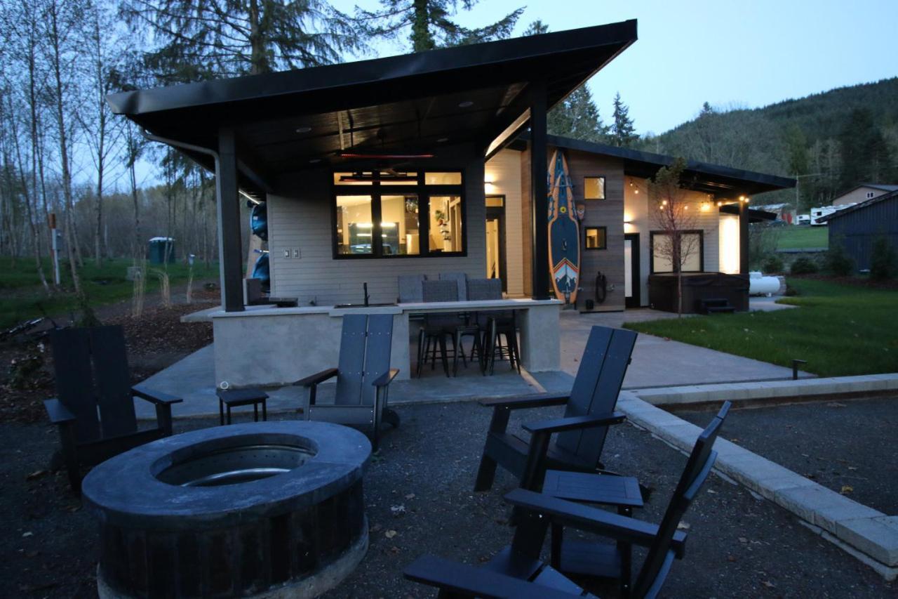 Luxe Lake Cabin Hot Tub Grill Firepit Ev Charger Onalaska Dış mekan fotoğraf